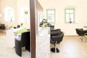 H&Ouml;Fhair & nails