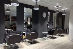 Holz´s Köpfe – Friseure