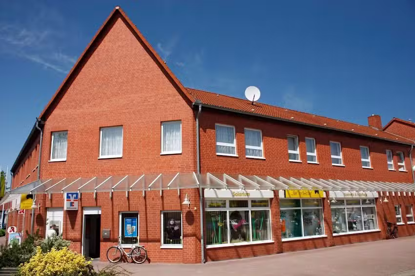 Ihr Friseur, Fotostudio, Fu&szlig;pflege, Kosmetik und Solarium Heike Bertram