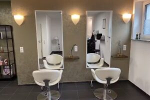 Jini&lsquo;s Hairlounge