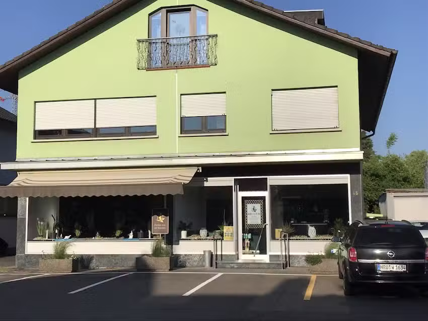 Jo&euml;lle&rsquo;s Cut & Ink