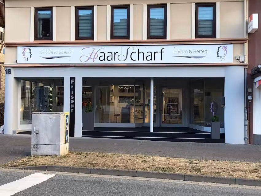 Julia Ernst Friseursalon Haarscharf