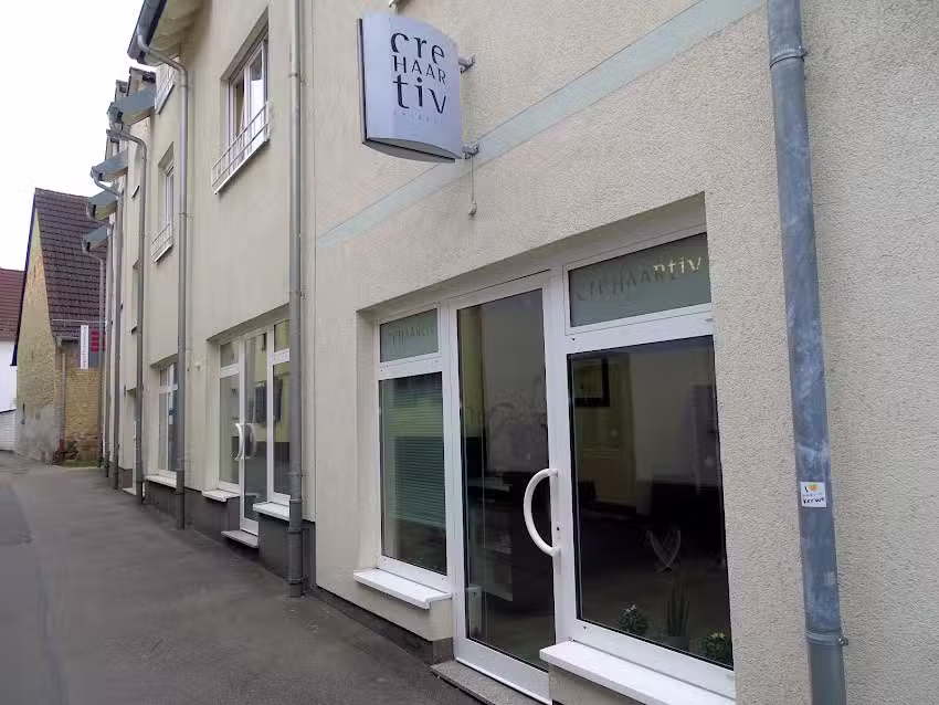 Julia Schmitt Salon creHAARtiv