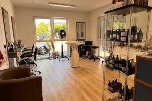 Julias Haarstube 2.0 &ndash; Fris&ouml;r Waldalgesheim