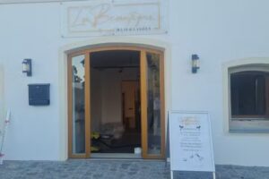 La Beautique Hair&Lashes