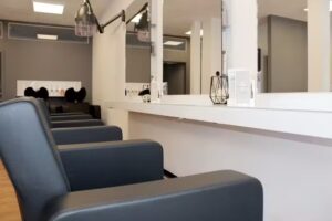 Larissa Dett Friseure