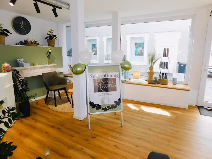 Laura&rsquo;s Haar Art