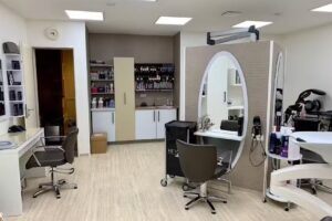 Ma&acute;damm Friseursalon