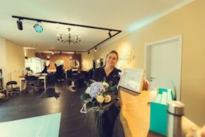 Manthey´s | Hair | Body | Soul | Friseur Bergisch Gladbach – Hand