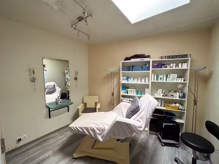 Manuela Eberth &ndash; Per&uuml;ckenstudio & Friseur