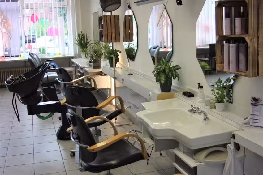 ManuEla&rsquo;s Salon