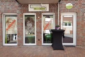 Marta&rsquo;s KreHaartivstube Damen & Herren Coiffure