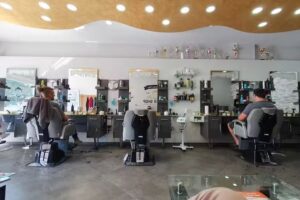 Model Friseur und Barber Shop