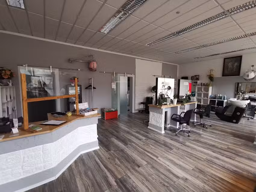 Mr&Mrs&rlm; Beauty Barber & Friseur Salon