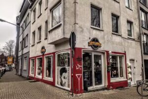 MR ORIENTAL HAIR CUTS & STYLE GmbH