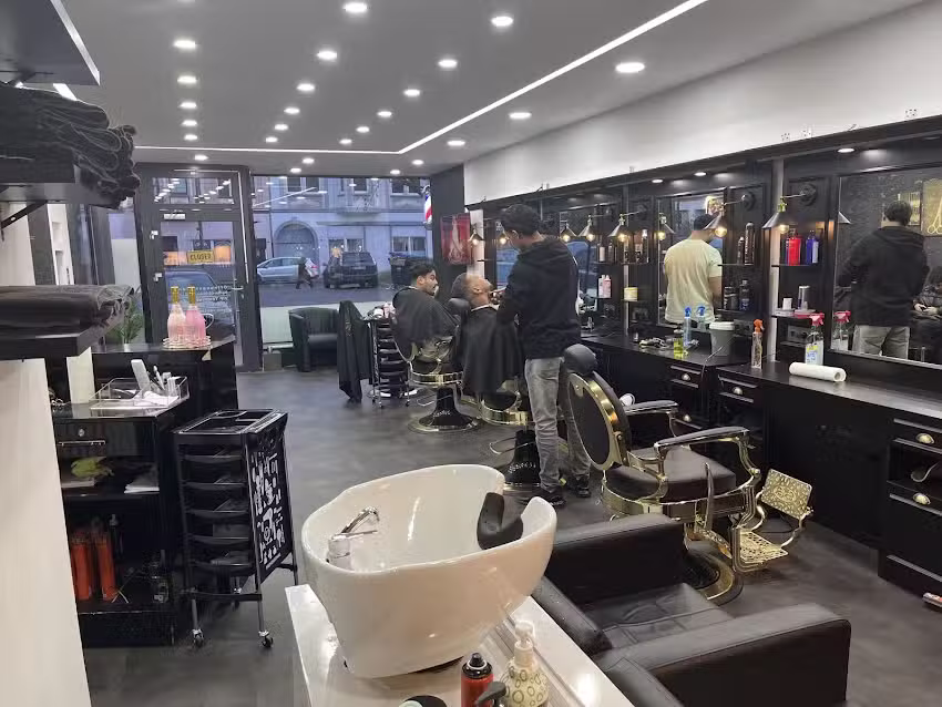 MUSTI&lsquo;S HAARSTUDIO