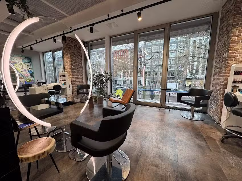 Nadeshda hope bei Parlour & Places