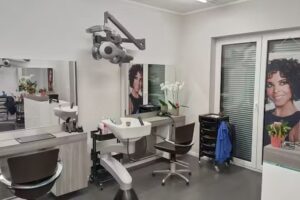 Nadine Friseursalon Nadine, Hofer