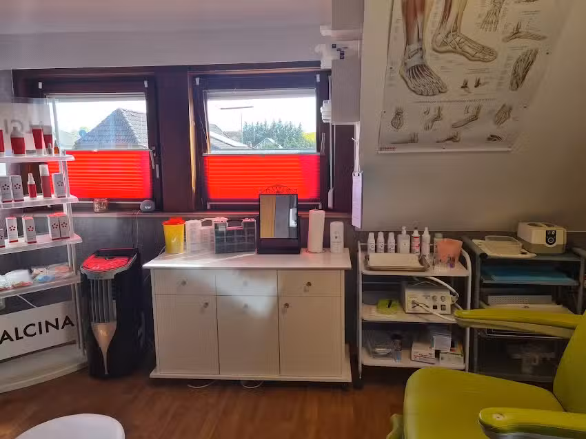 Nana Beauty, Piercing, Fusspflege & More