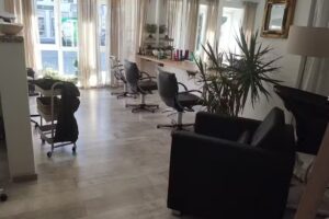 Nette&rsquo;s Friseur L&auml;dele