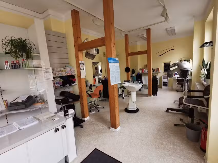 Neue Kompliment Friseur Kosmetik & Wellness GmbH