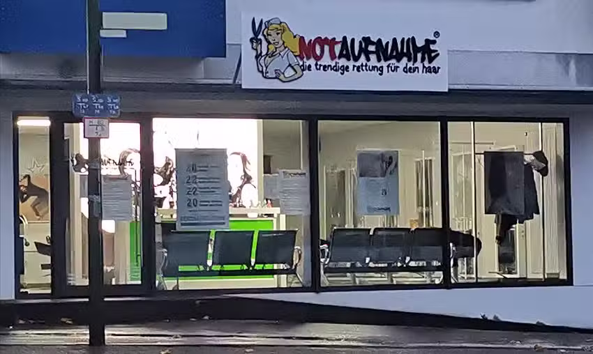 Notaufnahme &ndash; Friseursalon