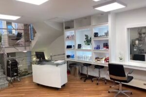 O&acute;lola Cut & Style