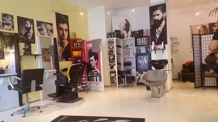 Omar&rsquo;s Beauty Salon