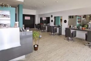 Pomp&ouml;s Cut & Style