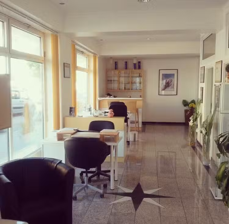 Royal Deluxe Hair by&lsquo; Albertina Mu&ccedil;aj