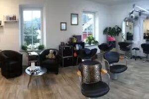Salon Cutwoman Barbershop