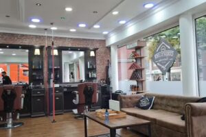 Salon Hairstyle by Anwar Barber &Style