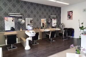 Salon Hairstyle by Jana