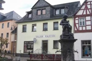 Salon Kastor by Yvonne