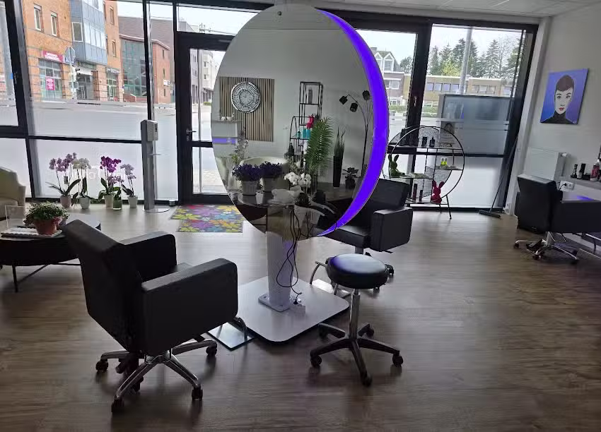 Salon neu Schnitt / Birgit Algie