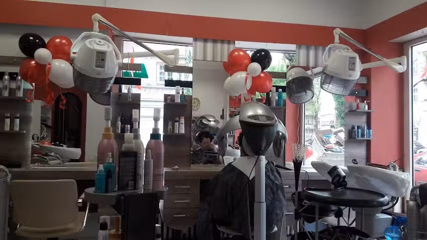 Salon Sharaf und B&uuml;ttner