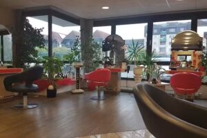 Salon Vis-a-Vis Hair, Nail and Beauty