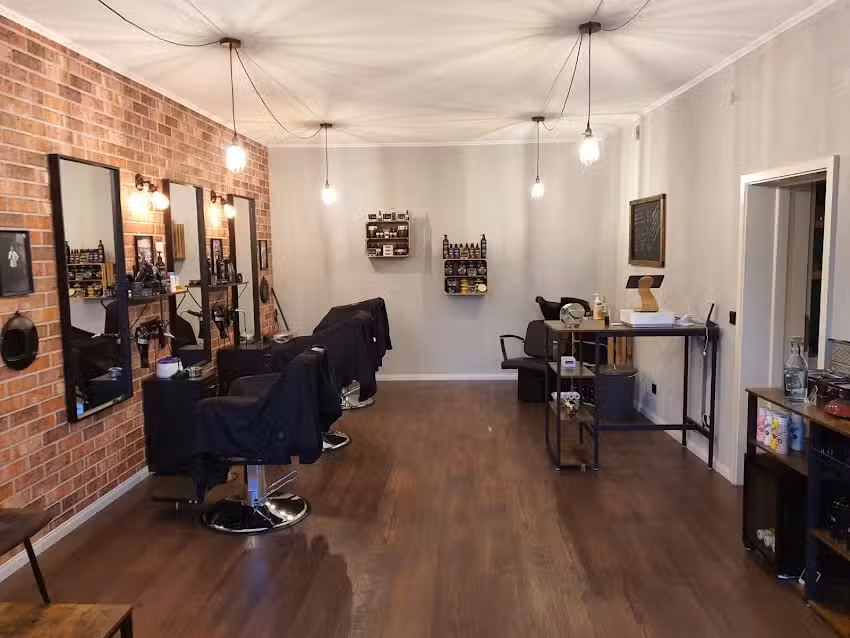 Sam&rsquo;s Barbershop