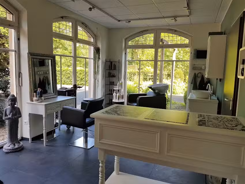 Sander Hair and Beauty Salon