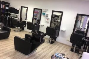 SI BELLA HAIR & BEAUTY STUDIO