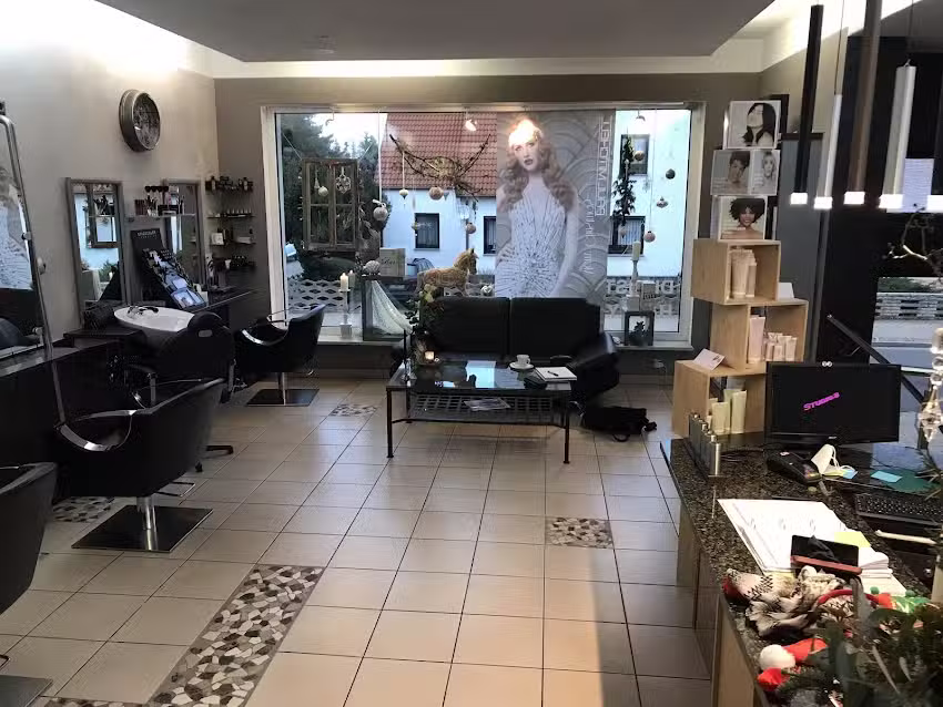 Studio 3 &ndash; Haare in sch&ouml;nster Form