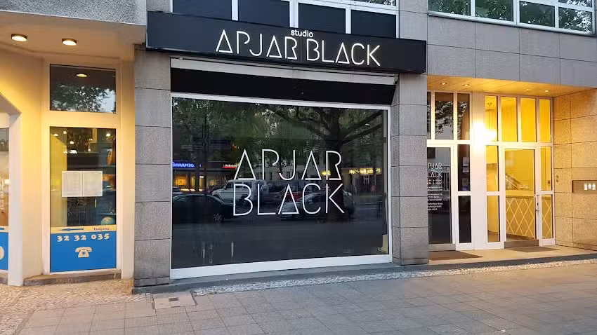 Studio Apjar Black