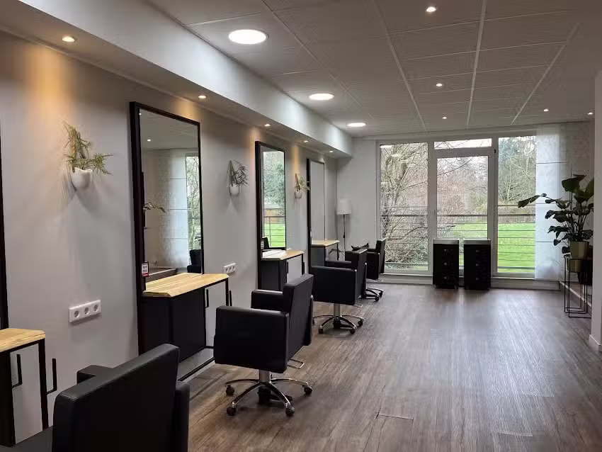 The Hairdresser by Melanie Thelen