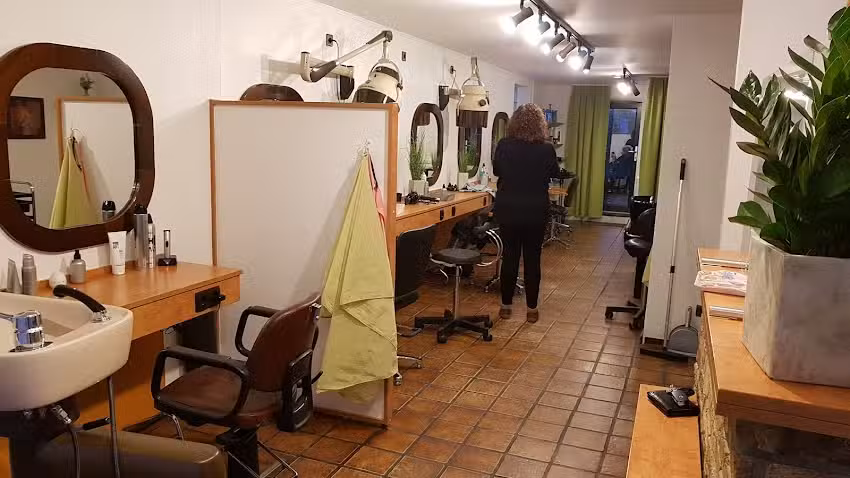 Tina&rsquo;s Salon