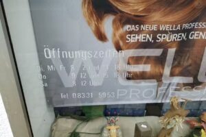 Uschi&acute;s Frisierst&uuml;ble