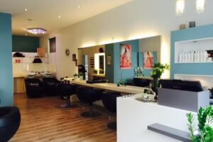 Xrissas Cut & Colour