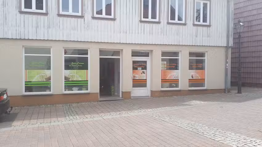 Zum Friseur der kleinen Preise